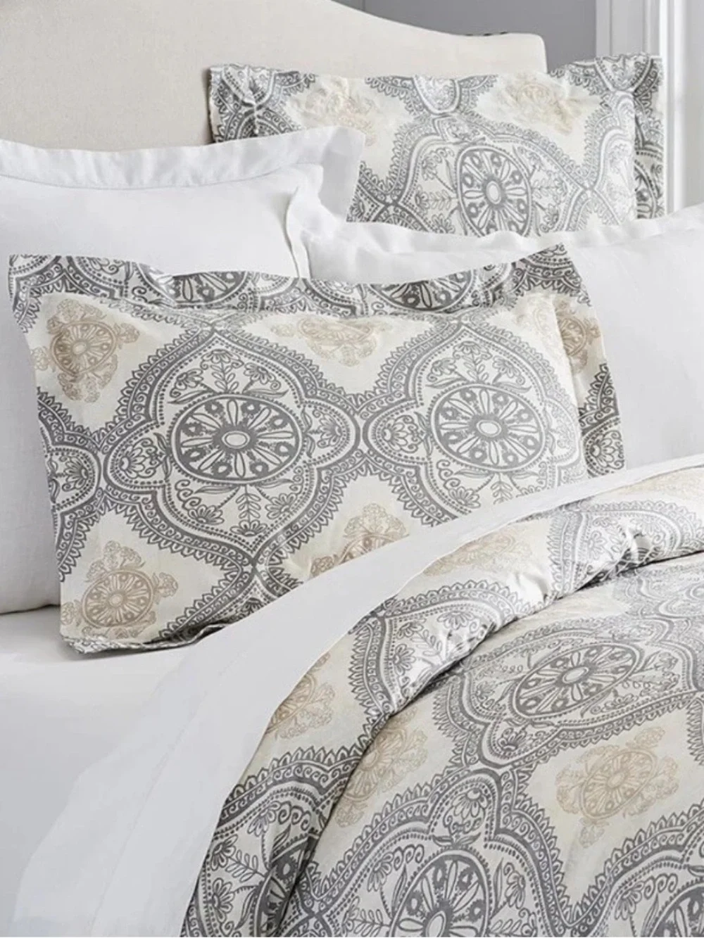 Pottery Barn Duvet Cover and 2 Standard Shams